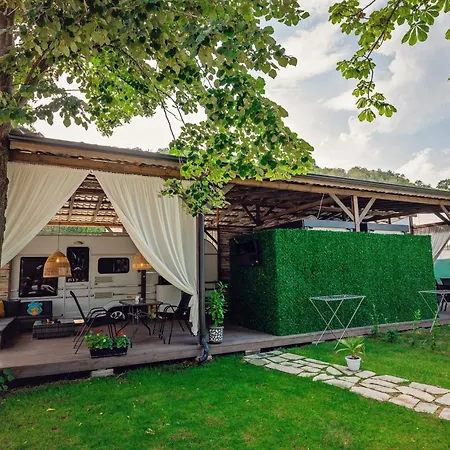 Campingplatz каравани Avi Iris фичоза Warna