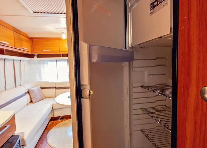 אתר קמפינג каравани Avi Iris фичоза *