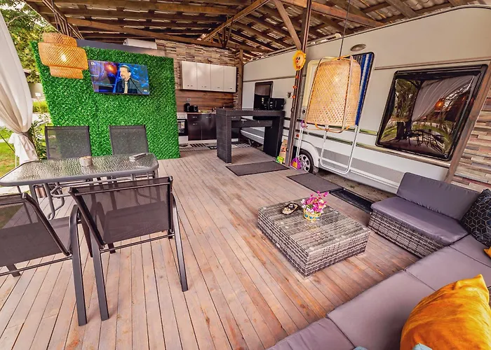 каравани Avi Iris фичоза