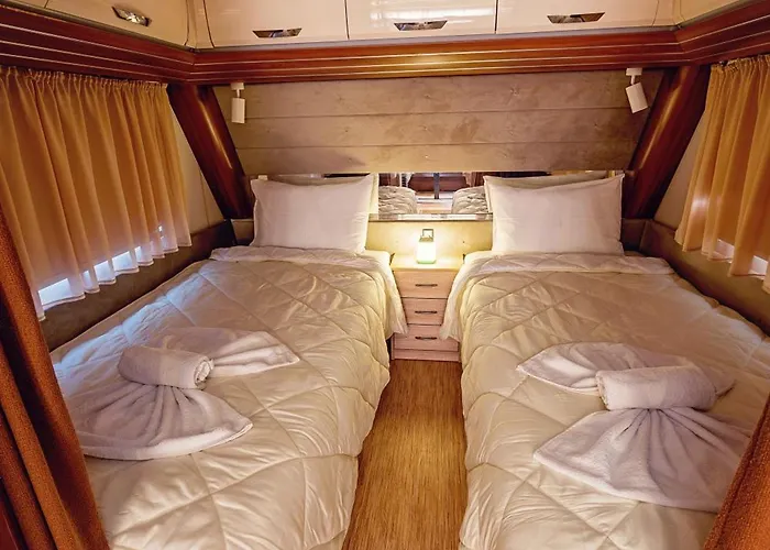 каравани Avi Iris фичоза אתר קמפינג