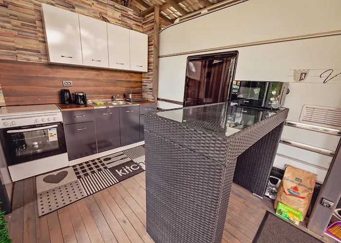 אתר קמפינג каравани Avi Iris фичоза וארנה