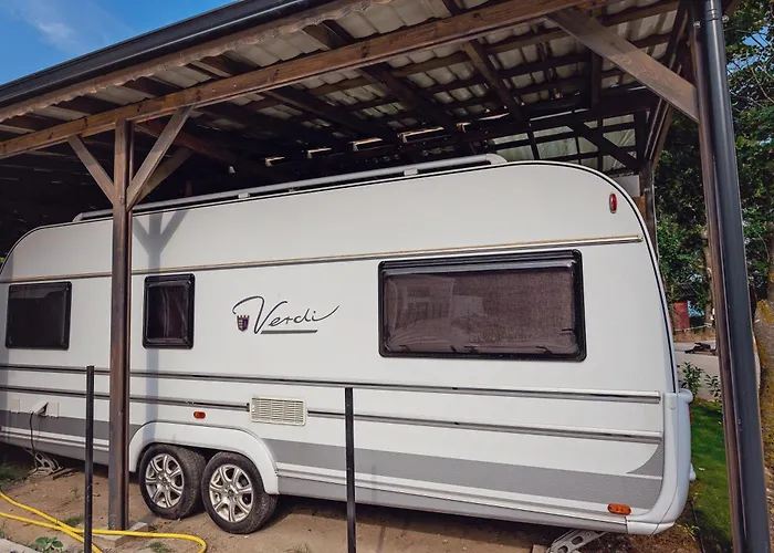 каравани Avi Iris фичоза