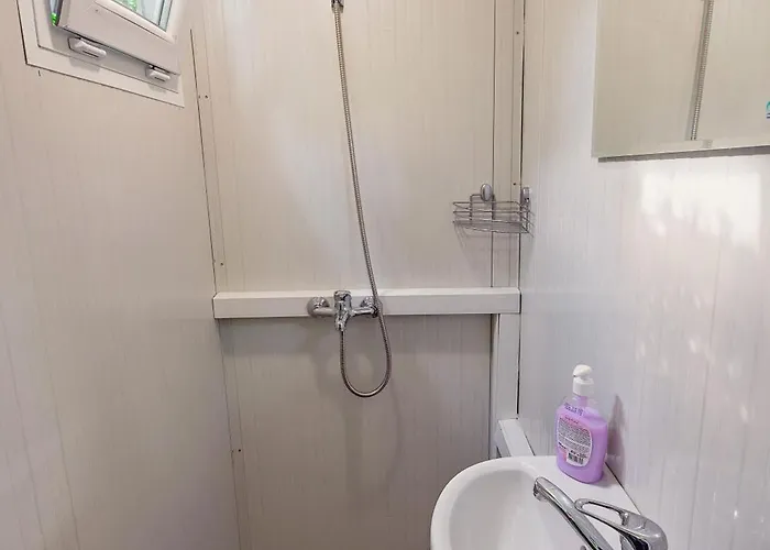 אתר קמפינג каравани Avi Iris фичоза וארנה