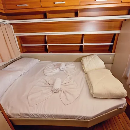 Campingplads каравани Avi Iris фичоза *