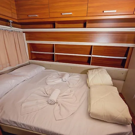 каравани Avi Iris фичоза Campingplads *