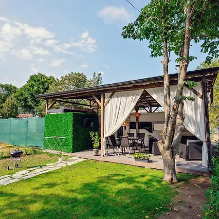 каравани Avi Iris фичоза Campingplads