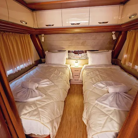 каравани Avi Iris фичоза אתר קמפינג