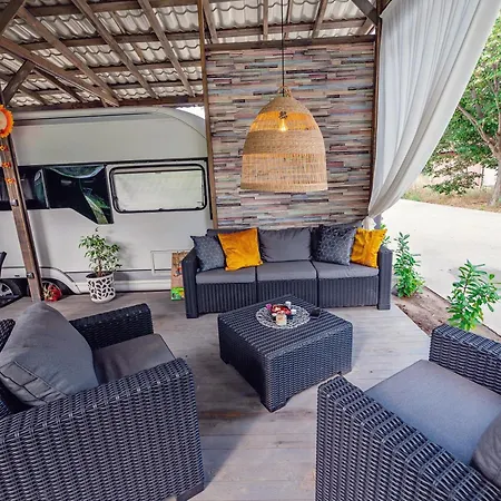 Campingplads каравани Avi Iris фичоза Varna