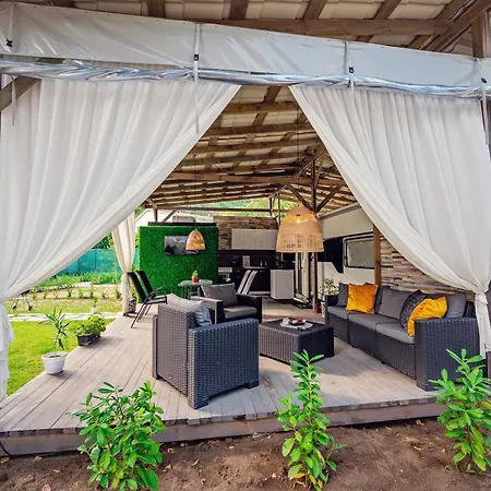 каравани Avi Iris фичоза *