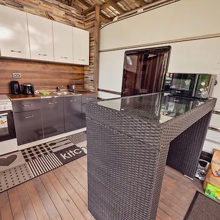 Campingplads каравани Avi Iris фичоза Varna