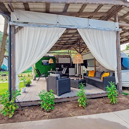 каравани Avi Iris фичоза Campingplads *