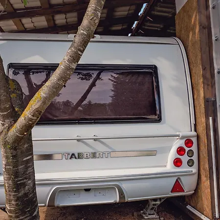 каравани Avi Iris фичоза Campingplads *