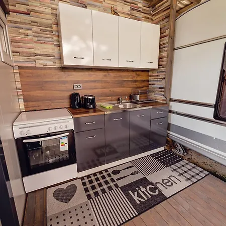 каравани Avi Iris фичоза * Varna