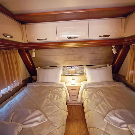 каравани Avi Iris фичоза