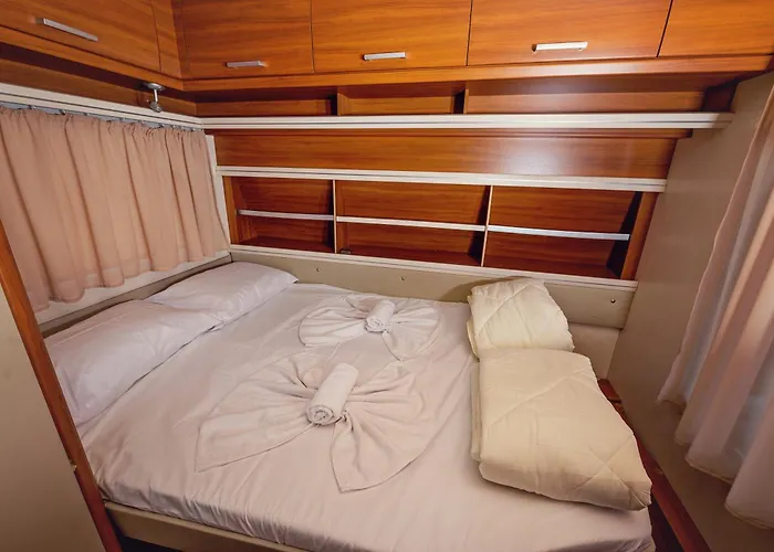 каравани Avi Iris фичоза Campsite *