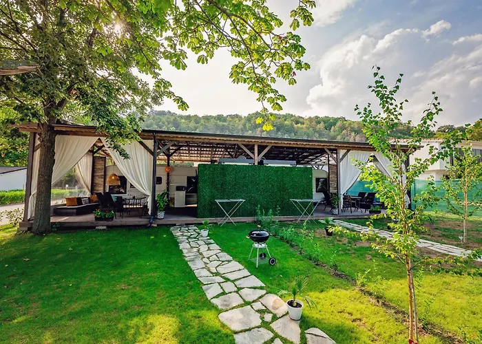 каравани Avi Iris фичоза Campsite