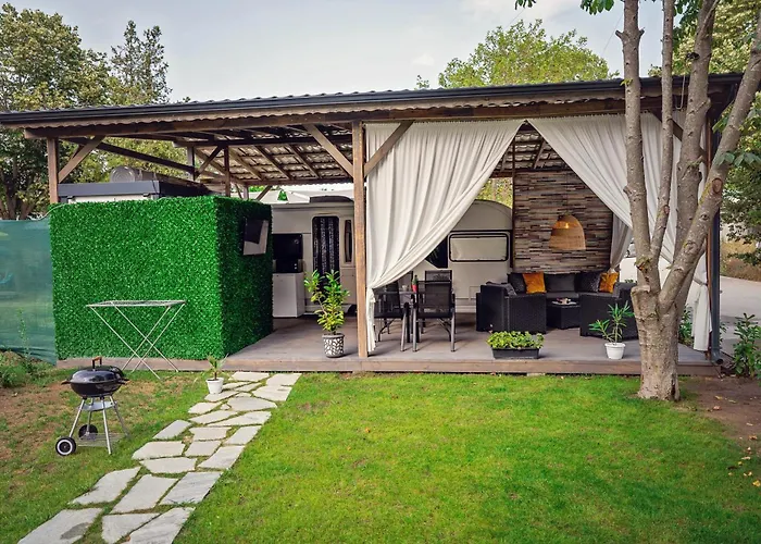 каравани Avi Iris фичоза Campsite