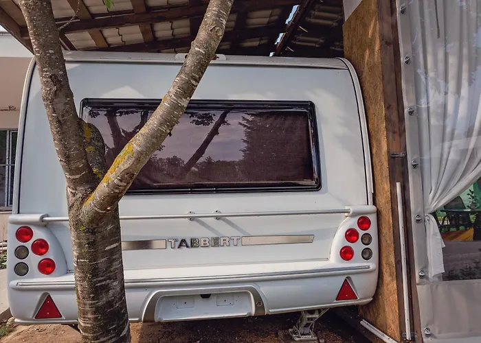 каравани Avi Iris фичоза Campsite *